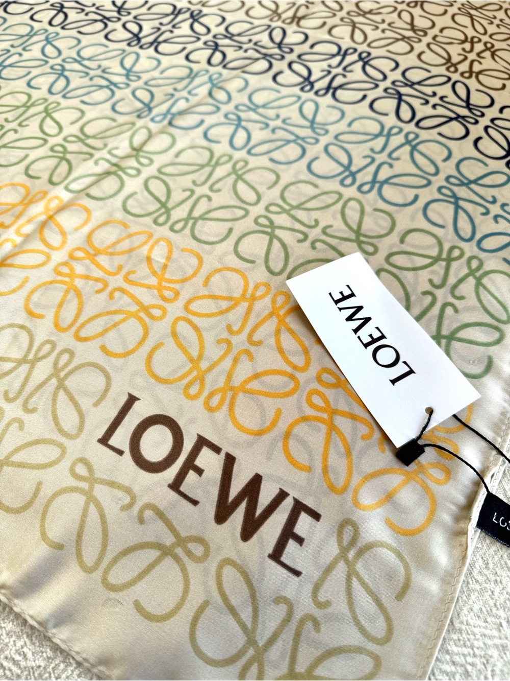 ⚜️Loewe⚜️ Cream / Off White Scarf with Multicolored Anagram Pattern - Picture 4 of 12
